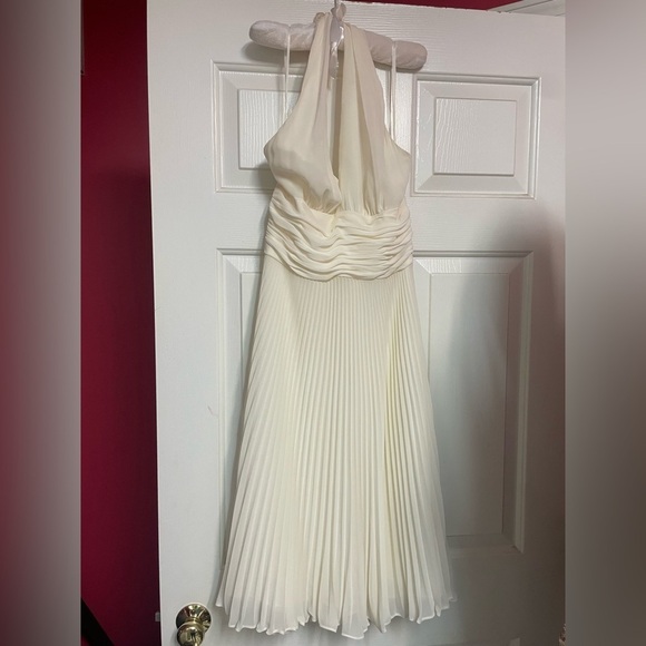 Ivory pleated dress size 4 women's - Picture 1 of 8